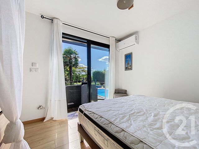 Maison à vendre - 7 pièces - 220 m2 - Tonnay Charente - 17 - POITOU-CHARENTES