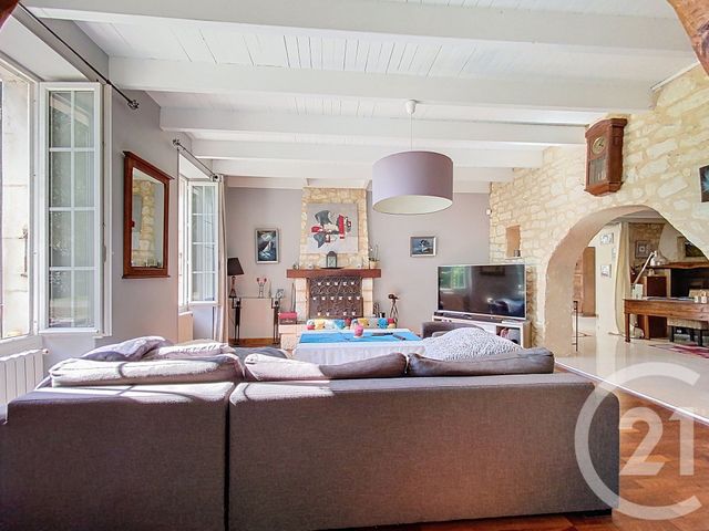 Maison à vendre - 7 pièces - 220 m2 - Tonnay Charente - 17 - POITOU-CHARENTES