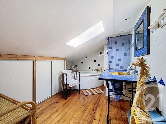 Maison à vendre - 7 pièces - 220 m2 - Tonnay Charente - 17 - POITOU-CHARENTES