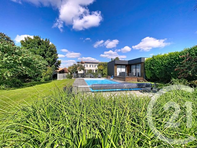 Maison à vendre - 7 pièces - 220 m2 - Tonnay Charente - 17 - POITOU-CHARENTES