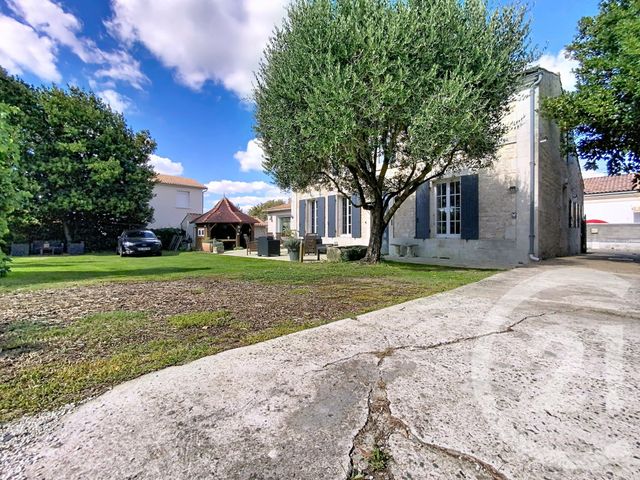 Maison à vendre - 7 pièces - 220 m2 - Tonnay Charente - 17 - POITOU-CHARENTES