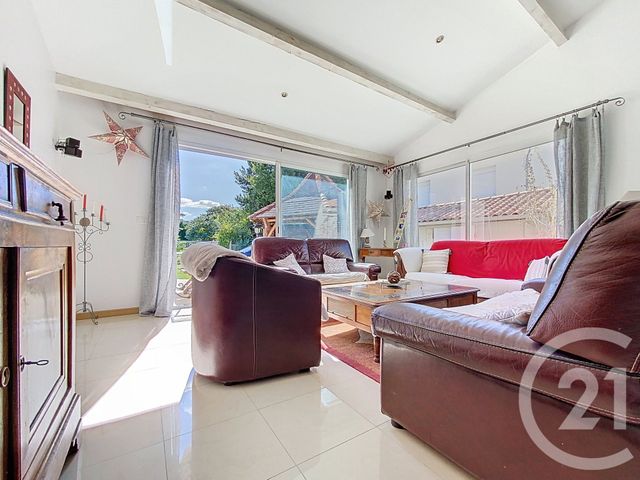 Maison à vendre - 7 pièces - 220 m2 - Tonnay Charente - 17 - POITOU-CHARENTES