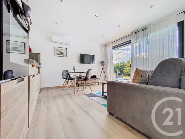 Maison à vendre - 7 pièces - 220 m2 - Tonnay Charente - 17 - POITOU-CHARENTES