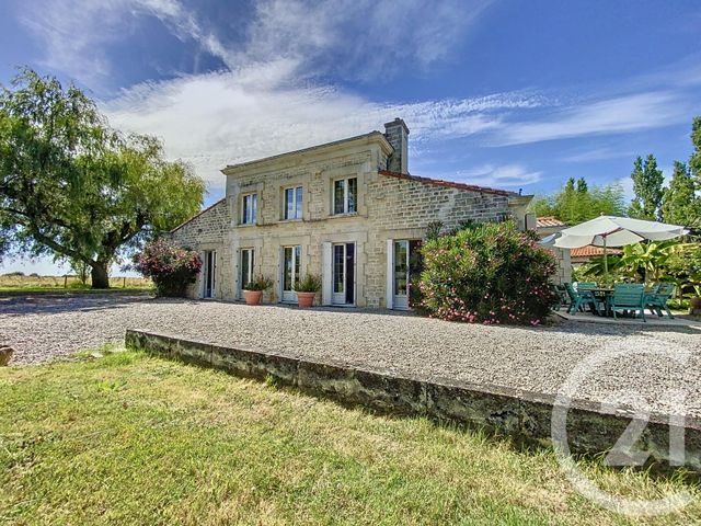 Maison à vendre - 8 pièces - 190 m2 - Tonnay Charente - 17 - POITOU-CHARENTES