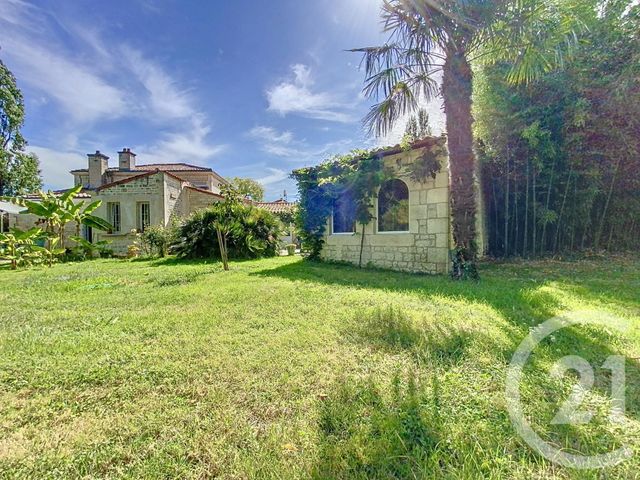 Maison à vendre - 8 pièces - 190 m2 - Tonnay Charente - 17 - POITOU-CHARENTES