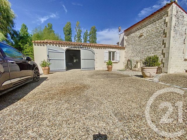Maison à vendre - 8 pièces - 190 m2 - Tonnay Charente - 17 - POITOU-CHARENTES