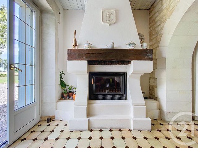 Maison à vendre - 8 pièces - 190 m2 - Tonnay Charente - 17 - POITOU-CHARENTES