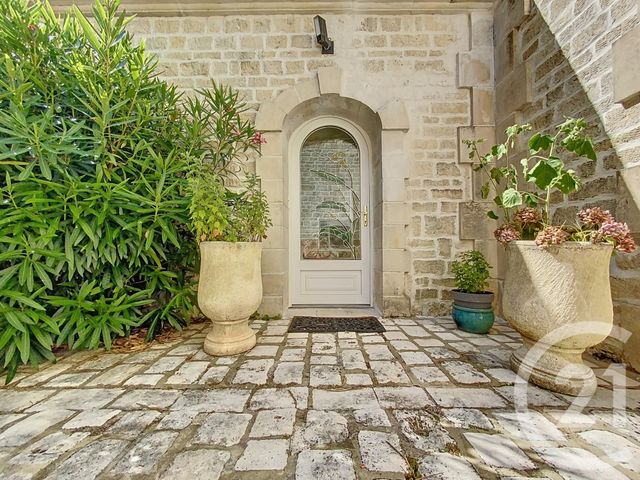 Maison à vendre - 8 pièces - 190 m2 - Tonnay Charente - 17 - POITOU-CHARENTES