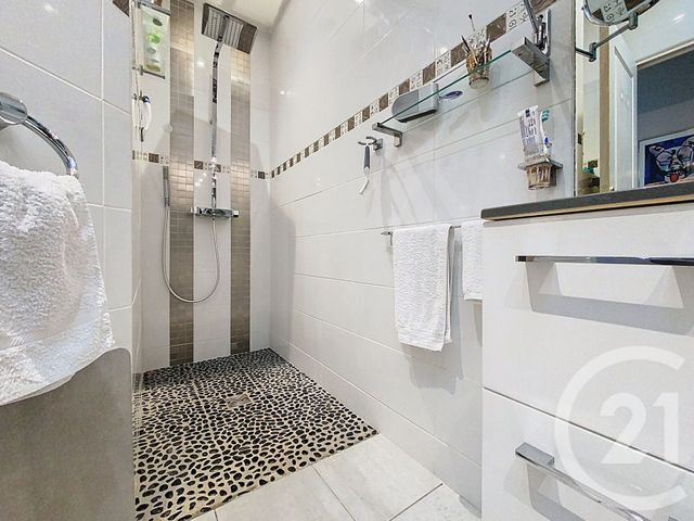 Maison à vendre - 5 pièces - 160 m2 - Tonnay Charente - 17 - POITOU-CHARENTES