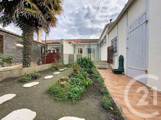 Maison à vendre - 3 pièces - 77,61 m2 - Rochefort - 17 - POITOU-CHARENTES