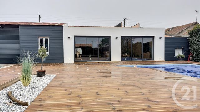 Maison à vendre - 8 pièces - 194 m2 - Tonnay Charente - 17 - POITOU-CHARENTES