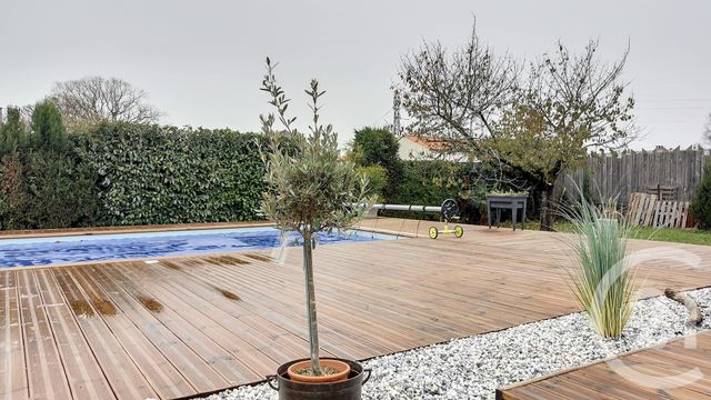 Maison à vendre - 8 pièces - 194 m2 - Tonnay Charente - 17 - POITOU-CHARENTES