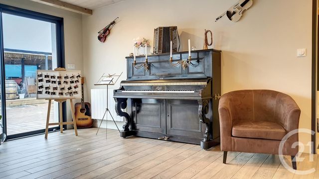 Maison à vendre - 8 pièces - 194 m2 - Tonnay Charente - 17 - POITOU-CHARENTES