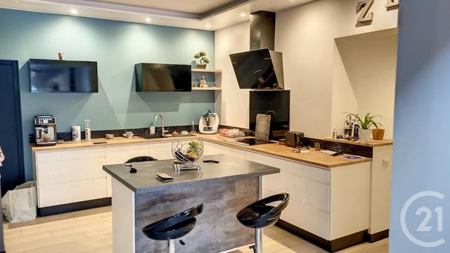 Maison à vendre - 8 pièces - 194 m2 - Tonnay Charente - 17 - POITOU-CHARENTES