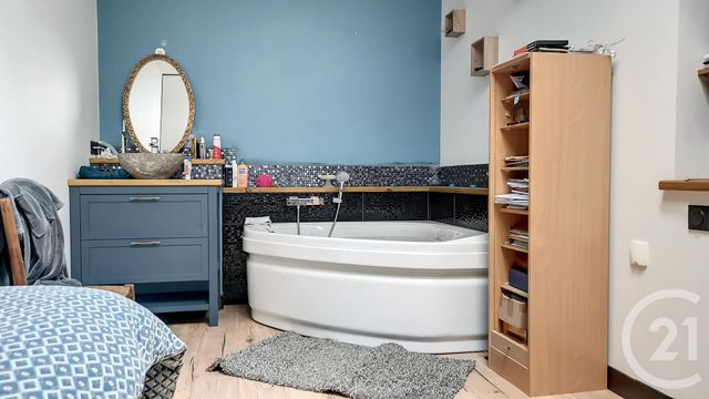 Maison à vendre - 8 pièces - 194 m2 - Tonnay Charente - 17 - POITOU-CHARENTES