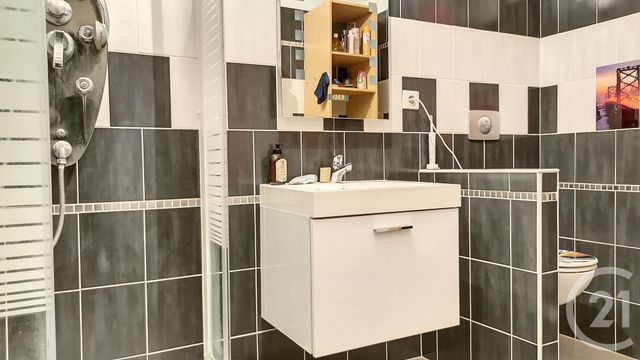 Maison à vendre - 8 pièces - 194 m2 - Tonnay Charente - 17 - POITOU-CHARENTES