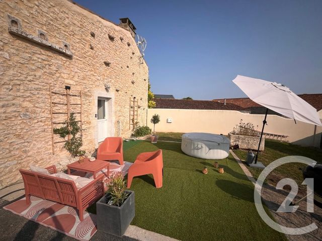 Maison à vendre - 6 pièces - 200 m2 - Breuil Magne - 17 - POITOU-CHARENTES