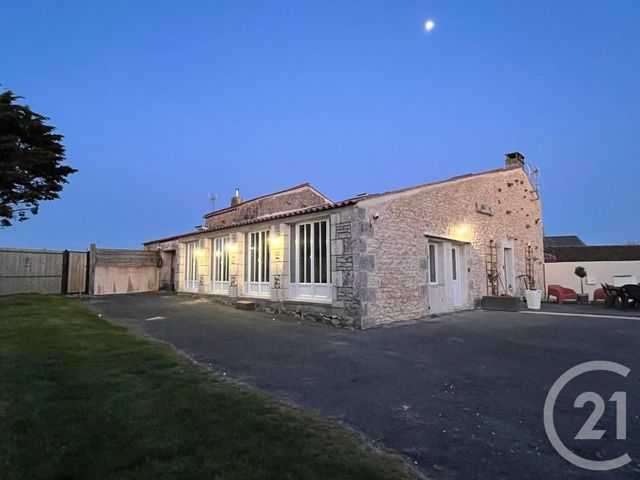 Maison à vendre - 6 pièces - 200 m2 - Breuil Magne - 17 - POITOU-CHARENTES