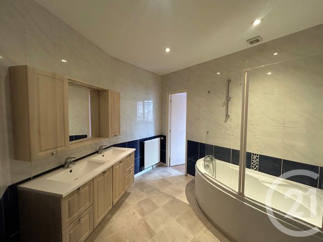 Appartement F3 &agrave; louer - 3 pi&egrave;ces - 72,40 m2 - St Etienne - 42 - RHONE-ALPES