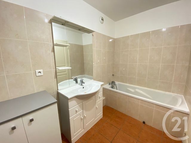 Appartement F3 &agrave; louer - 3 pi&egrave;ces - 79,70 m2 - Andrezieux Boutheon - 42 - RHONE-ALPES