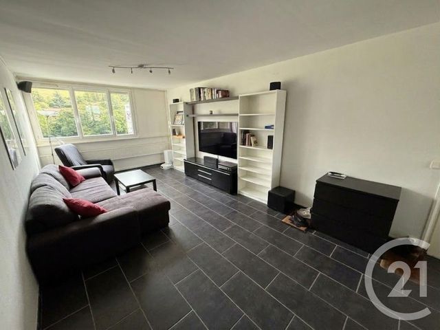 Appartement 3 pièces 64 m² · à Saint-Étienne · 64 m² · 75 000 €