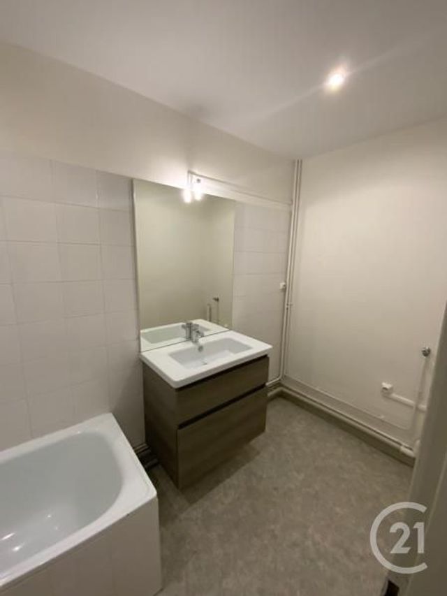 Appartement F2 &agrave; louer - 2 pi&egrave;ces - 60,21 m2 - St Etienne - 42 - RHONE-ALPES
