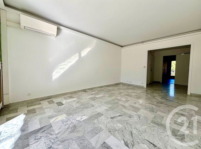 Appartement F3 &agrave; louer - 3 pi&egrave;ces - 75,81 m2 - Le Cannet - 06 - PROVENCE-ALPES-COTE-D-AZUR