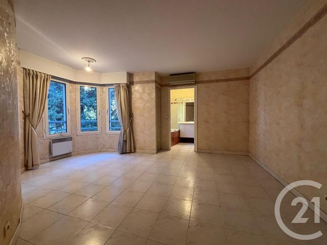 Appartement F3 &agrave; vendre - 3 pi&egrave;ces - 85,56 m2 - Le Cannet - 06 - PROVENCE-ALPES-COTE-D-AZUR