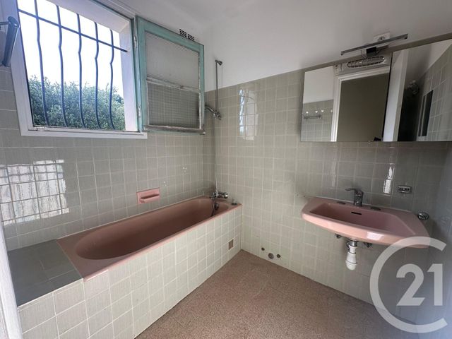 Appartement &agrave; louer - 3 pi&egrave;ces - 70,76 m2 - Le Cannet - 06 - PROVENCE-ALPES-COTE-D-AZUR