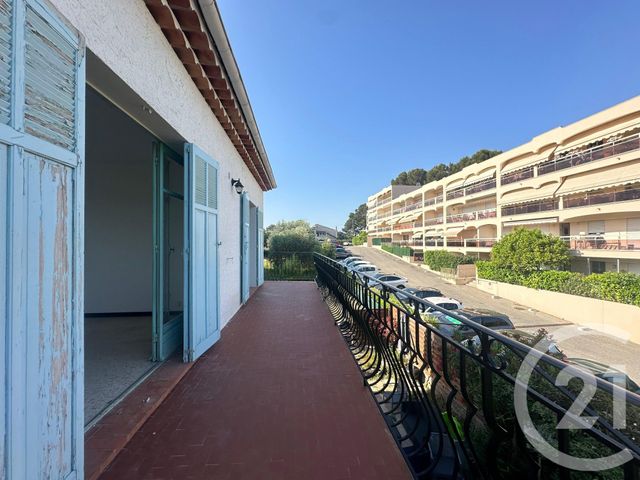 Appartement &agrave; louer - 3 pi&egrave;ces - 70,76 m2 - Le Cannet - 06 - PROVENCE-ALPES-COTE-D-AZUR