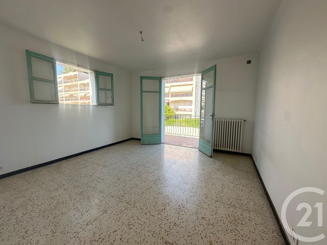 Appartement &agrave; louer - 3 pi&egrave;ces - 70,76 m2 - Le Cannet - 06 - PROVENCE-ALPES-COTE-D-AZUR