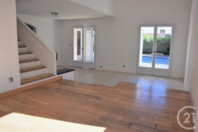 Maison &agrave; louer - 6 pi&egrave;ces - 191,21 m2 - Mandelieu La Napoule - 06 - PROVENCE-ALPES-COTE-D-AZUR