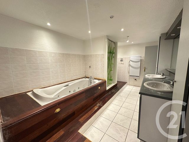 Maison &agrave; louer - 6 pi&egrave;ces - 191,21 m2 - Mandelieu La Napoule - 06 - PROVENCE-ALPES-COTE-D-AZUR