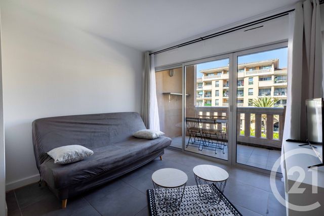 Appartement &agrave; louer - 2 pi&egrave;ces - 27,58 m2 - Cannes - 06 - PROVENCE-ALPES-COTE-D-AZUR