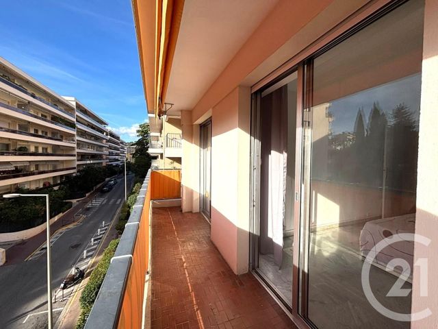 Appartement F3 &agrave; louer - 3 pi&egrave;ces - 69,48 m2 - Le Cannet - 06 - PROVENCE-ALPES-COTE-D-AZUR