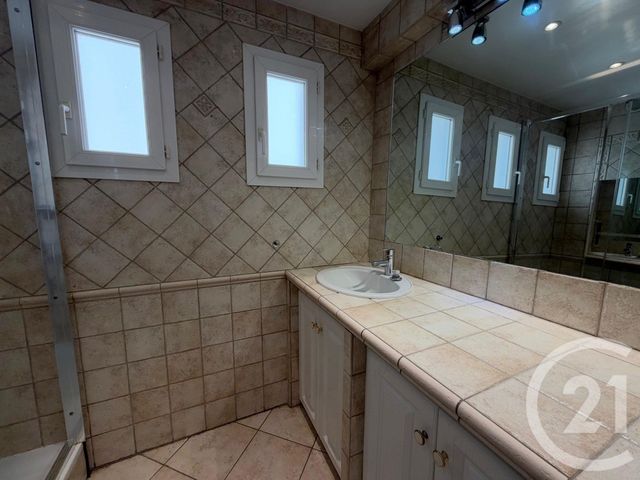 Appartement F3 &agrave; louer - 3 pi&egrave;ces - 69,48 m2 - Le Cannet - 06 - PROVENCE-ALPES-COTE-D-AZUR