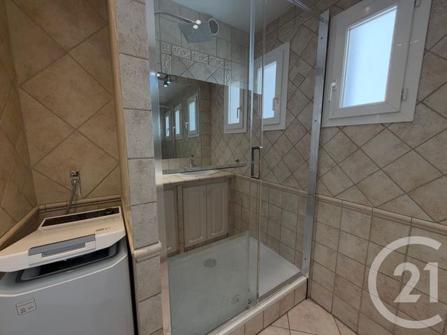 Appartement F3 &agrave; louer - 3 pi&egrave;ces - 69,48 m2 - Le Cannet - 06 - PROVENCE-ALPES-COTE-D-AZUR