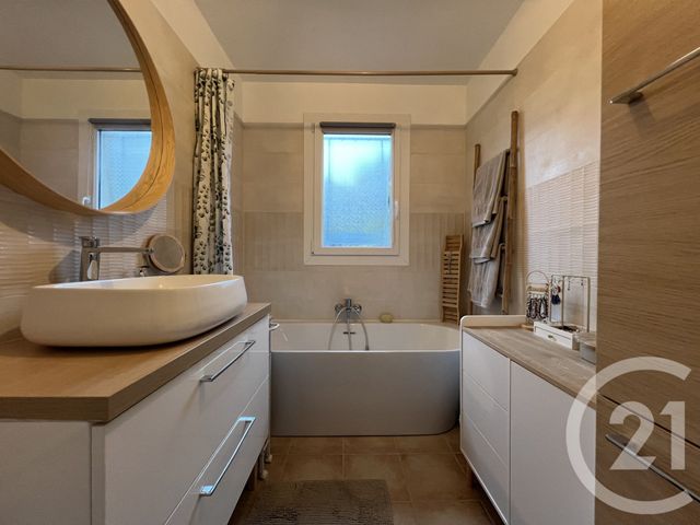 Appartement F4 &agrave; vendre - 4 pi&egrave;ces - 82 m2 - Grimaud - 83 - PROVENCE-ALPES-COTE-D-AZUR