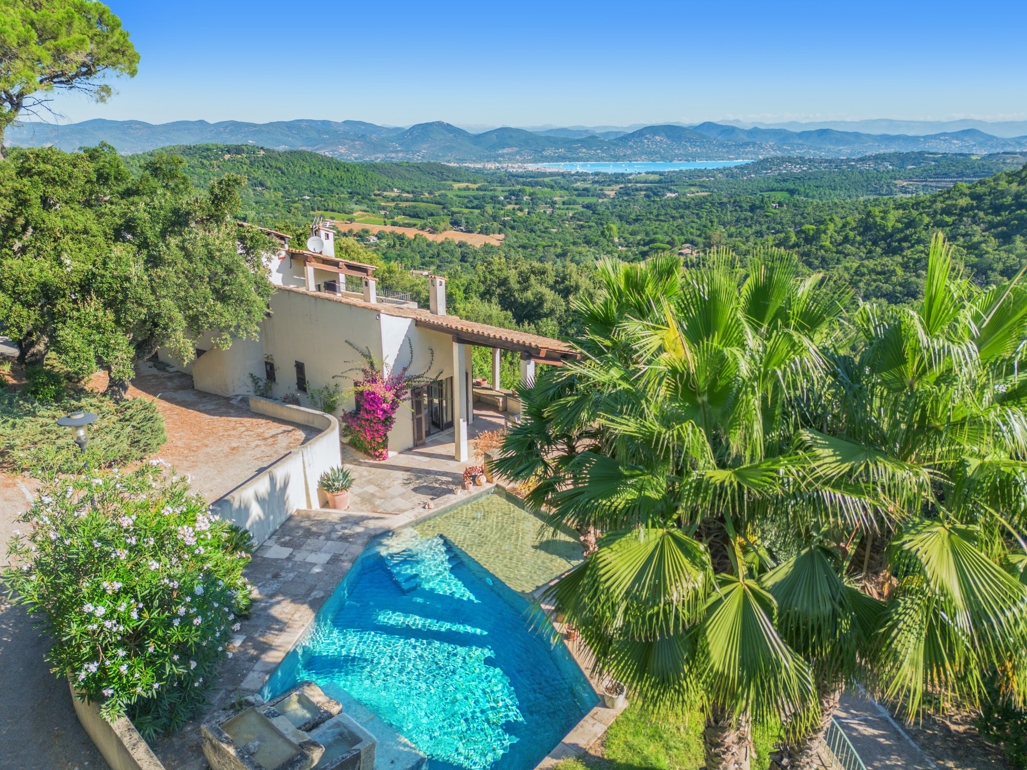 maison  - GASSIN- 83