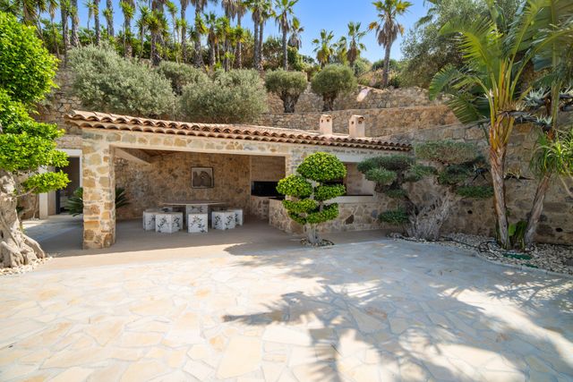 Maison à vendre - 15 pièces - 580 m2 - Grimaud - 83 - PROVENCE-ALPES-COTE-D-AZUR