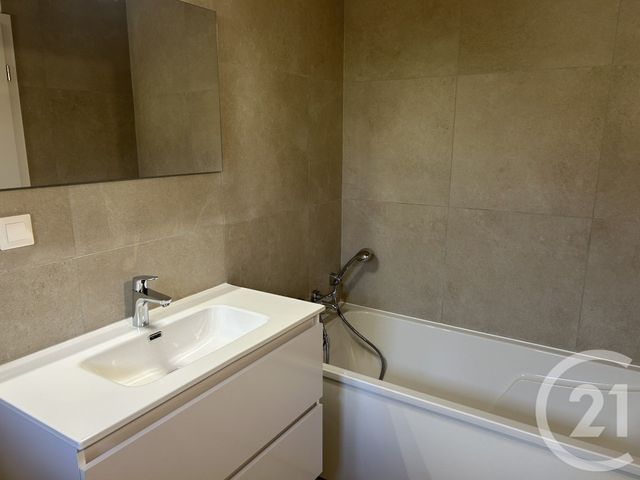 Appartement F3 bis à louer - 5 pièces - 148,04 m2 - Peron - 01 - RHONE-ALPES