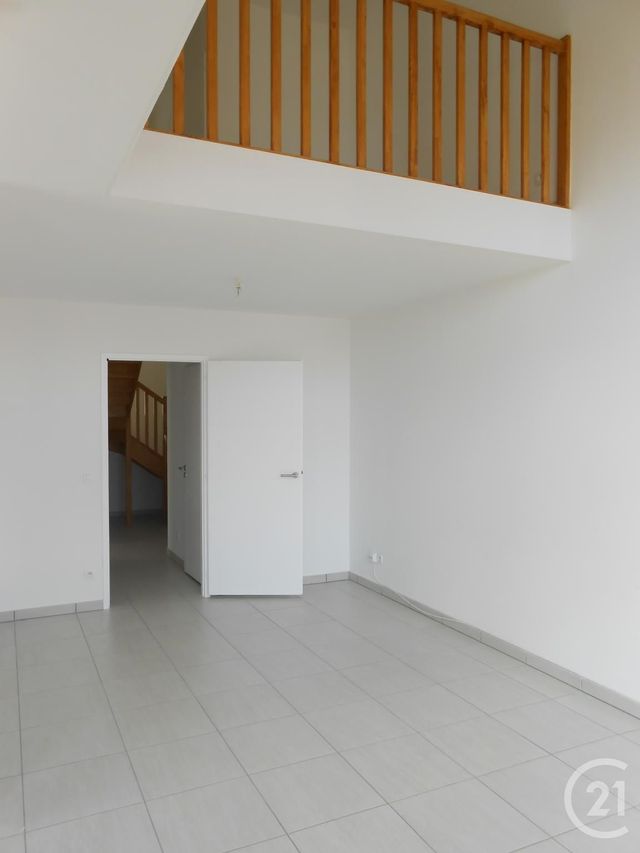 Appartement Duplex &agrave; louer - 4 pi&egrave;ces - 93,79 m2 - Echenevex - 01 - RHONE-ALPES