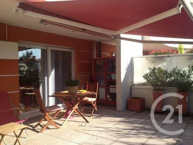 Appartement F3 &agrave; louer - 3 pi&egrave;ces - 73,13 m2 - Ferney Voltaire - 01 - RHONE-ALPES