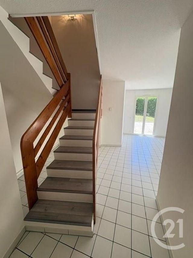 Appartement F5 &agrave; louer - 4 pi&egrave;ces - 87 m2 - St Julien En Genevois - 74 - RHONE-ALPES