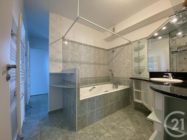 Appartement F5 &agrave; louer - 5 pi&egrave;ces - 139,42 m2 - St Julien En Genevois - 74 - RHONE-ALPES