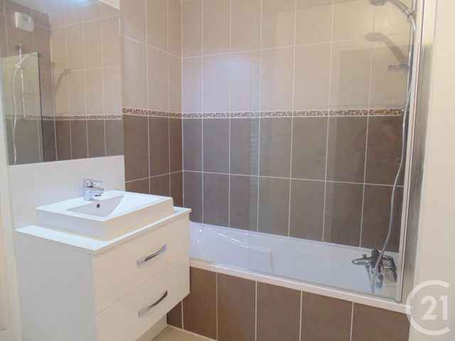 Appartement F3 &agrave; louer - 3 pi&egrave;ces - 64,17 m2 - Ferney Voltaire - 01 - RHONE-ALPES