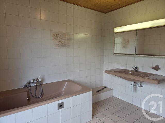 Maison &agrave; louer - 6 pi&egrave;ces - 200 m2 - St Genis Pouilly - 01 - RHONE-ALPES