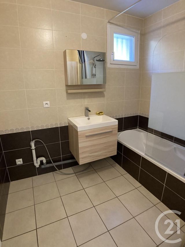 Appartement F4 &agrave; louer - 4 pi&egrave;ces - 88,75 m2 - St Julien En Genevois - 74 - RHONE-ALPES