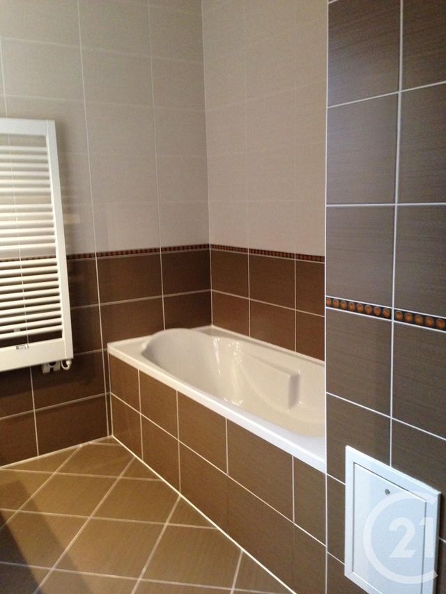 Maison &agrave; louer - 5 pi&egrave;ces - 99,16 m2 - Echenevex - 01 - RHONE-ALPES
