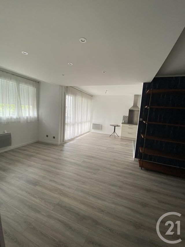Appartement F4 &agrave; louer - 4 pi&egrave;ces - 96,88 m2 - St Julien En Genevois - 74 - RHONE-ALPES